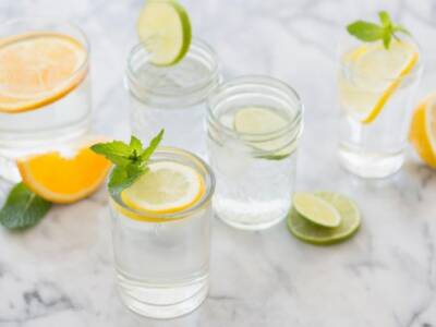 5 причин пить воду с лимоном по утрам