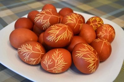 Как покрасить яйца на Пасху, оттиски растений. Афиша Днепра