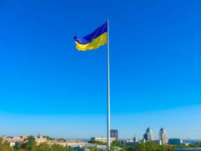 Самый большой флаг в Украине. Афиша Днепра