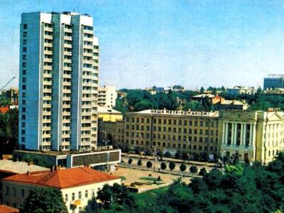 Первый небоскреб и старый вокзал: видео Днепра конца 70-х годов. Афиша Днепра