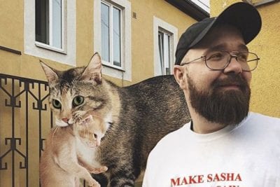 Мир наоборот: парень показал фото трехметровых котов. Афиша Днепра.