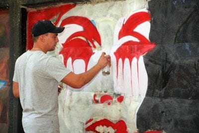 На Днепропетровщине заборы украшают героями из фильмов ужасов (ФОТО). Афиша Днепра