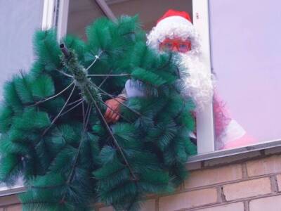 Еще один украинец сдался, выбросив новогоднюю елку. Афиша Днепра