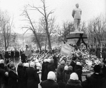 В парке Глобы раньше стоял Сталин (Фото). Афиша Днепра