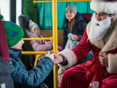 В маршрутках Днепра ездит Дед Мороз и требует у детей рассказывать стихи. Афиша Днепра