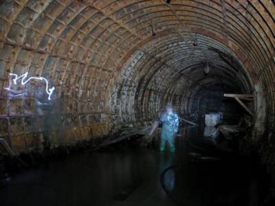 В Днепре диггер показал фото затопленного тоннеля метро. Афиша Днепра