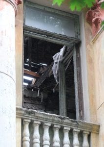 Выбитые окна и полуразрушенный фасад: Днепр теряет уникальный памятник архитектуры – Дом Прицкера. Афиша Днепра