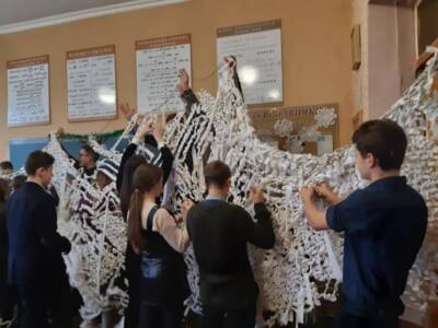 На Днепропетровщине школьники сплели маскировочные сетки для бойцов. Афиша Днепра