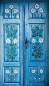 В Днепре показали двери домов с изумительной росписью. Афиша Днепра