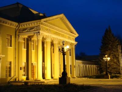 Как выглядел дворец студентов в Днепре после войны (Фото). Афиша Днепра