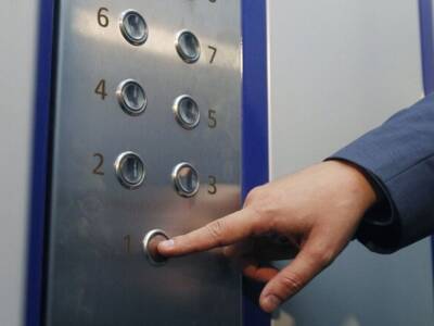 Дезинфицировать кнопки: как не заразиться коронавирусом в лифте. Афиша Днепра