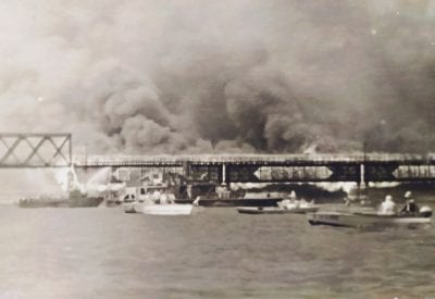 Уникальное фото: Как в Днепре горел центральный мост. Афиша Днепра