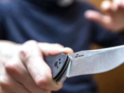 На Днепропетровщине мужчина, угрожая ножом продавцам, украл из магазина пенку для бритья. Афиша Днепра