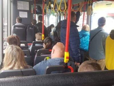 Плевали на карантин: в маршрутки Днепра берут стоячих пассажиров