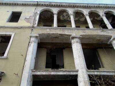 В Сети показали старинную разрушенную больницу в Кайдаках (Фото). Афиша Днепра