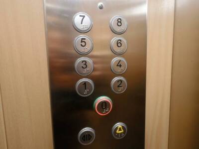 В Днепре в больнице скорой помощи впервые за 40 лет установили новые лифты (ФОТО). Афиша Днепра