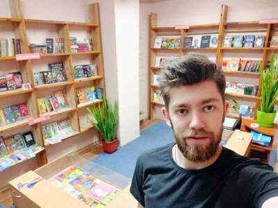 Ни кафе, ни шаурма: днепровский предприниматель открыл книжный магазин в селе