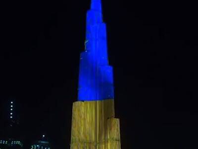 Высочайшее здание мира засияло цветами украинского флага (Фото/Видео)
