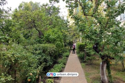 Как в Европе: в Днепре двор многоэтажки превратили в зону отдыха (Фото)