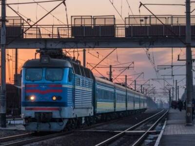 Укрзализныця возобновила продажу билетов на некоторые поезда дальнего следования