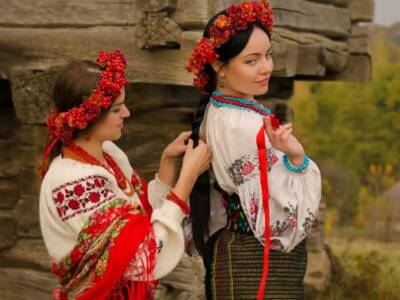 В сети показали как в XIX-ХХ веке выглядела украинка в зависимости от возраста, социального статуса и региона проживания (Видео). Афиша Днепра