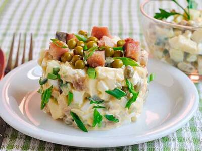 Новогодние рецепты: салат с копченой рыбой. Афиша Днепра