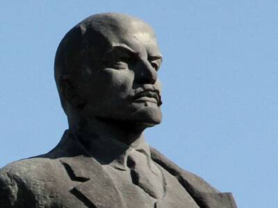 Назад в прошлое: в Украине появился "платный" памятник Ленину. Афиша Днепра