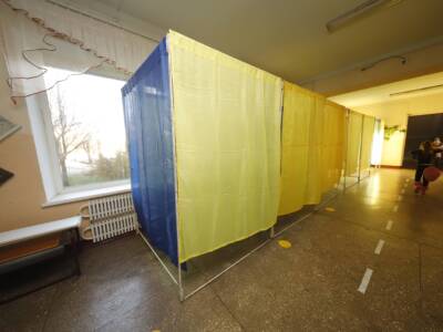 Другий тур виборів міського голови Дніпра: усі виборчі дільниці, що розташовані в закладах гуманітарної галузі, підготовлені до безпечного голосування. Афиша Днепра