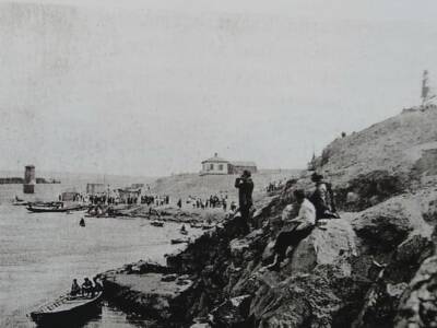 В Сети появилось уникальное фото переправы на Монастырский остров в Екатеринославе. Афиша Днепра