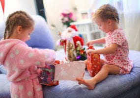 Под подушкой и в сапожках: интересные подарки на День святого Николая детям. Афиша Днепра