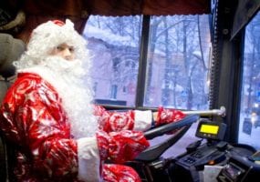 На Днепропетровщине за рулем школьного автобуса ездит настоящий Дед Мороз. Афиша Днепра