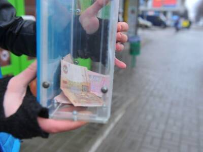 Новогодние чудеса: горожане дают деньги волонтёрам прямо на улицах Днепра. Афиша Днепра