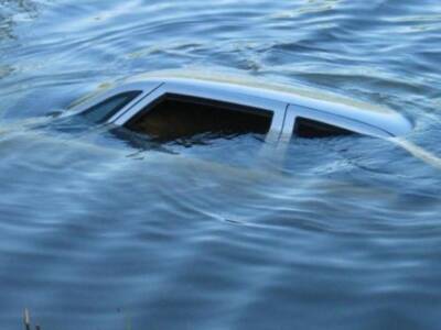 Ребенок утонул: на Днепропетровщине автомобиль упал с моста в реку. Афиша Днепра