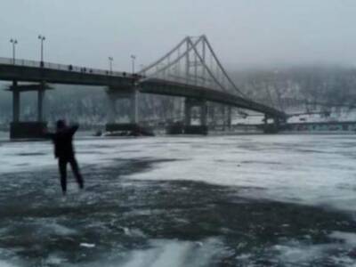 Простая физика: Аси – королева мостов рассказала почему лед возле переправ опасен. Афиша Днепра