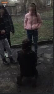 На Днепропетровщине школьницы втроём избили ровесницу и сняли все на камеру. Афиша Днепра
