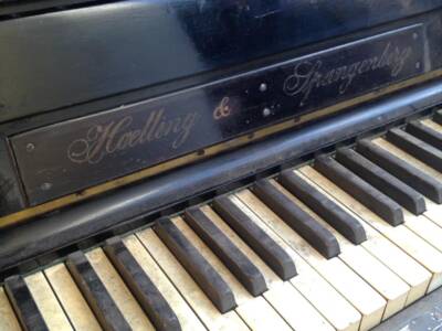 Настоящий раритет: в днепровскую школу передадут старинное пианино. Афиша Днепра