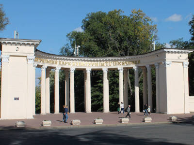 Таким ты его точно не помнишь: редкое фото парка Шевченко в Днепре (Фото). Афиша Днепра