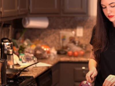 Видео дня: Саша Грей готовит борщ. Афиша Днепра