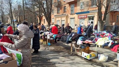 В Днепре людям бесплатно раздавали одежду (Фото). Афиша Днепра