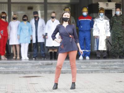 В Днепре провели дефиле защитных костюмов от местных производителей для работников различных сфер. Афиша Днепра