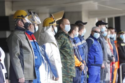 В Днепре провели дефиле защитных костюмов от местных производителей для работников различных сфер. Афиша Днепра