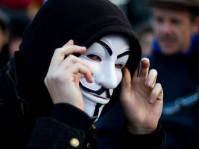 В центре Днепра молодежь в масках Анонимуса агитировала за веганство. Афиша Днепра
