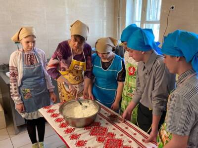 В Днепре дети испекли паски для одиноких пенсионеров (Фото/Видео). Афиша Днепра