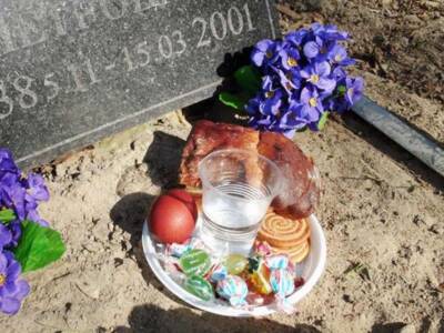 Едва успели спасти: в Украине 6-летний ребенок отравился водкой на кладбище. Афиша Днепра