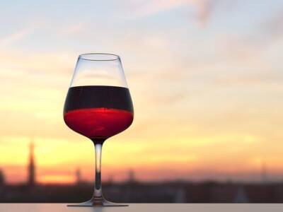 Можно ли пить простоявшее открытым вино: объясняют эксперты. Афиша Днепра