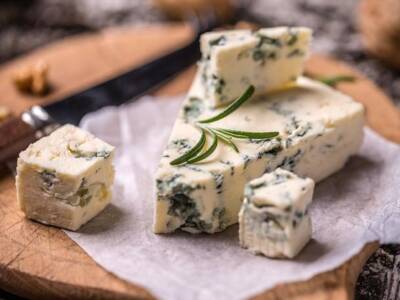 Эксперты рассказали, кому нельзя есть сыр с плесенью. Афиша Днепра