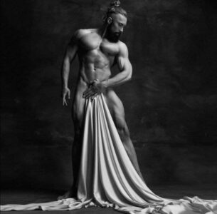 В древнегреческом стиле: актер из Днепра снялся в откровенной фотосессии (Фото). Афиша Днепра