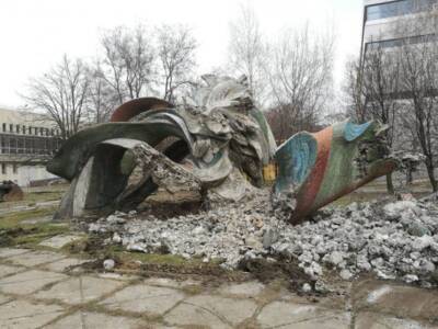 В Днепре восстановят разрушенную скульптуру "Днепровская волна". Афиша Днепра