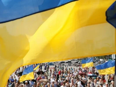 30-метровые флаги Украины развернули в разных уголках мира