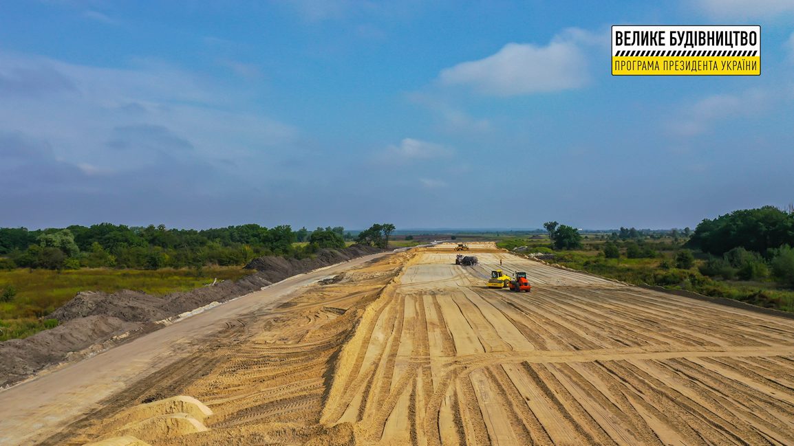 Работают мостовики, дорожники и тяжелая техника: в области строят последний участок национальной магистрали Н-31. Афиша Днепра